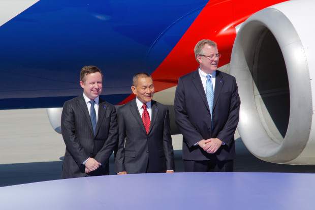 (L-R) Alan Joyce, CEO, QANTAS who sponsored Malaysia Airlines entry in to oneworld, Malaysia Airlines Group CEO Ahmad Jauhari (AJ) Yahya, Bruce Ashby, CEO, oneworld.