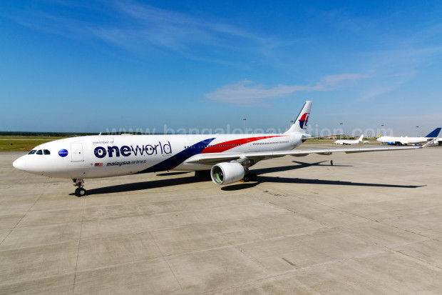 Malaysia Airlines Airbus A330-300 9M-MTE in special oneworld livery. See another photo here. This aircraft performed the first flight of the airline as a member of oneworld in the early hours of Feb 1 from Kuala Lumpur to Melbourne.