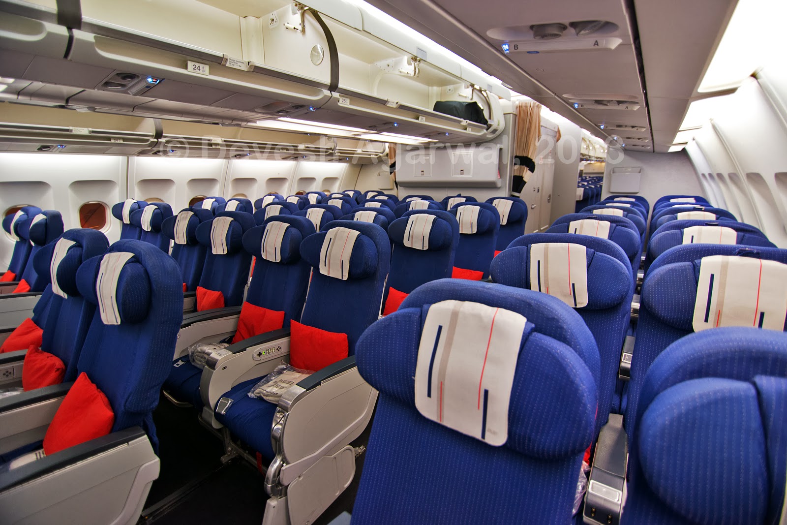 Air France A330-200 Economy class cabin. Photo by Devesh Agarwal.