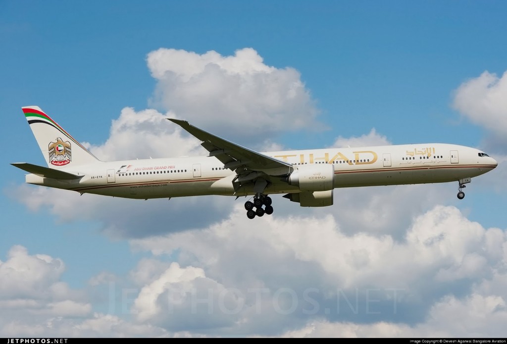 Etihad_Boeing_777-300ER_A6-ETK_London.jpg