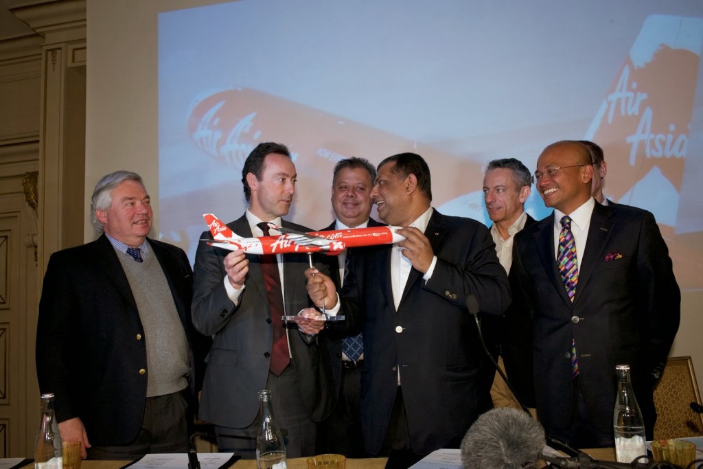 (L-R) John Leahy, Chief Operating  Officer, Customers, Airbus, Fabrice Brégier, Chief Executive Officer, Airbus, Kiran Rao, EVP Sales, Strategy and Marketing, Airbus, Tan Sri Tony Fernandes, Co-Founder and Director of AirAsia X, Jerome Causse, Sales Manager, Airbus and Azran Osman- Rani, Chief Executive Officer of AirAsia X. AirAsia X image. 