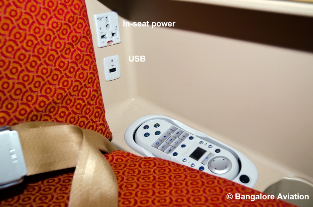 Air_India_787_Dreamliner_Business_Class_In-seat_power_USB