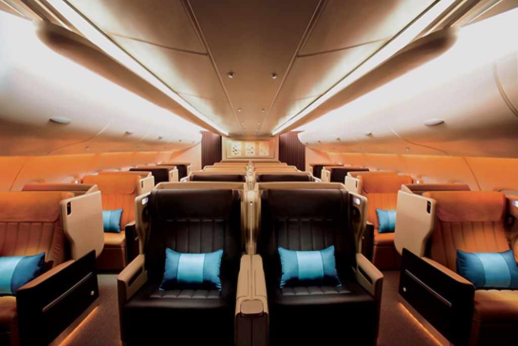 Singapore Airlines offers the widest business class seat. 