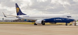 Ryanair_Boeing 737-800WL in special hybrid livery.