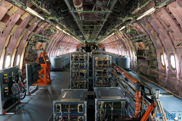 Airbus A350-900 "Qatar Airways Hybrid Livery". The cabin is configured in 'Light Test' configuration.