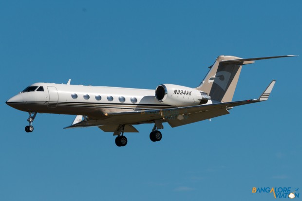 Talon Air Gulfstream G-IV N394AK. Seen here landing at the show, it left the show a few hours later.