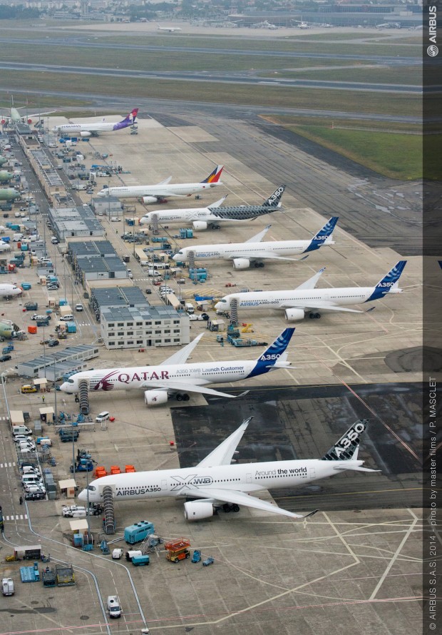 Airbus_A350XWB_Formation_Flight_-_Push-back_-_02