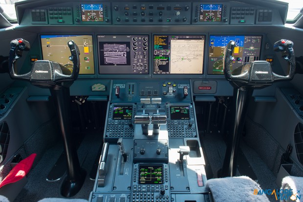 Close up of the flight deck on the Gulfstream G650.