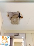 Singapore Airlines SQ424 turbulence damage. Toilets.