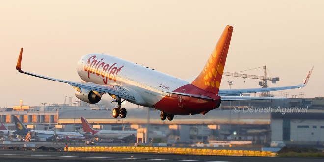 SpiceJet Boeing 737-800 VT-SPJ. Photo copyright Devesh Agarwal.