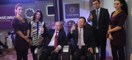 Vistara crew members flank Ms Rashmi Soni Head Corporate Communication Mr Vistara CEO Phee Teik Yeoh and CCO Giam Ming Toh introducing the new cabins