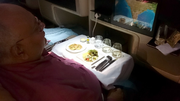 Singapore Airlines business class on the A380. Meal presentation overview.