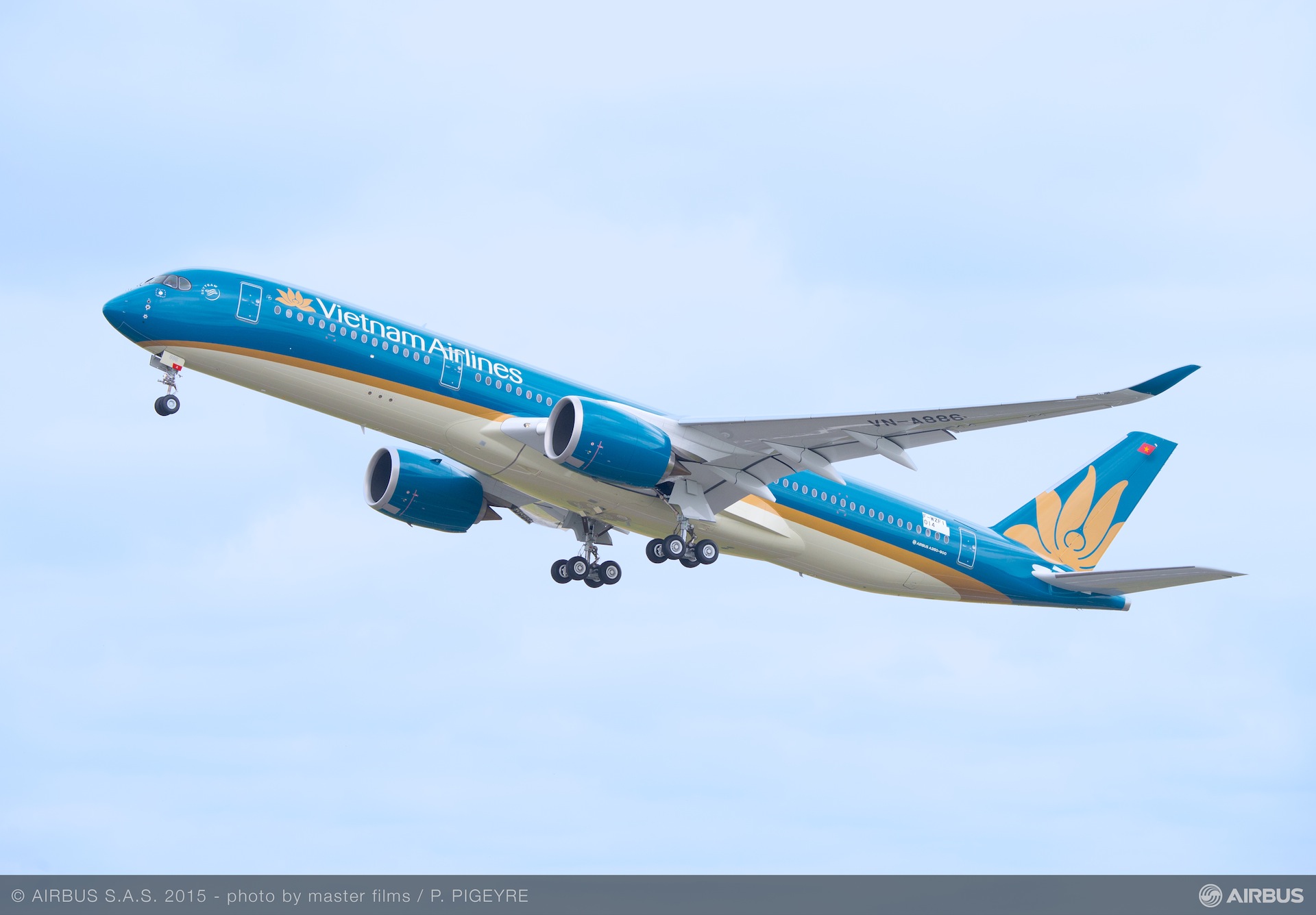 vietnam-airlines-first-airbus-a350-900-takes-off-bangalore-aviation