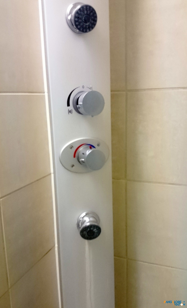 American Airlines Arrivals Lounge T3 London Heathrow. Shower head.