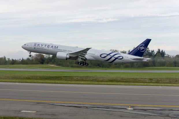 Garuda Indonesia "SkyTeam livery" Boeing 777-300ER PK-GII. 