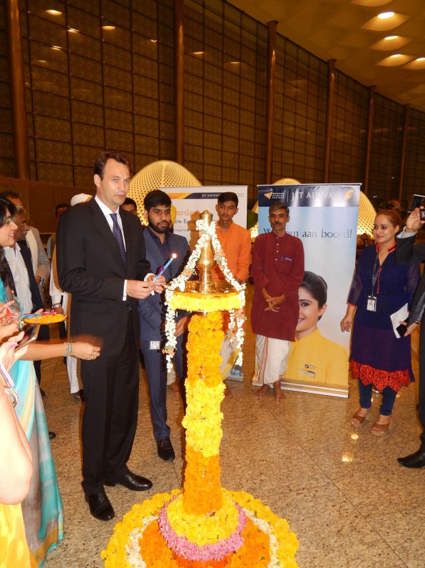 Consul General of the Netherlands Mr. Geoffrey Van Leeuwen lighting the ceremonial lamp in Mumbai.