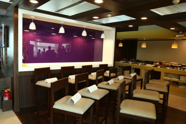 Breakfast area at the Vistara Lounge, New Delhi. Photo courtesy Vistara.