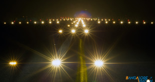 Runway 28 at Indira Gandhi International Airport at night. Image copyright Vedant Agarwal.