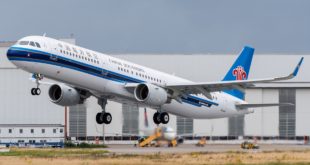 China Southern Airbus A321 B-8423. Taking off for it's delivery flight.