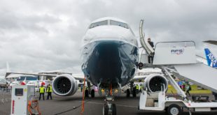 Boeing 737 MAX 8 N8704Q.