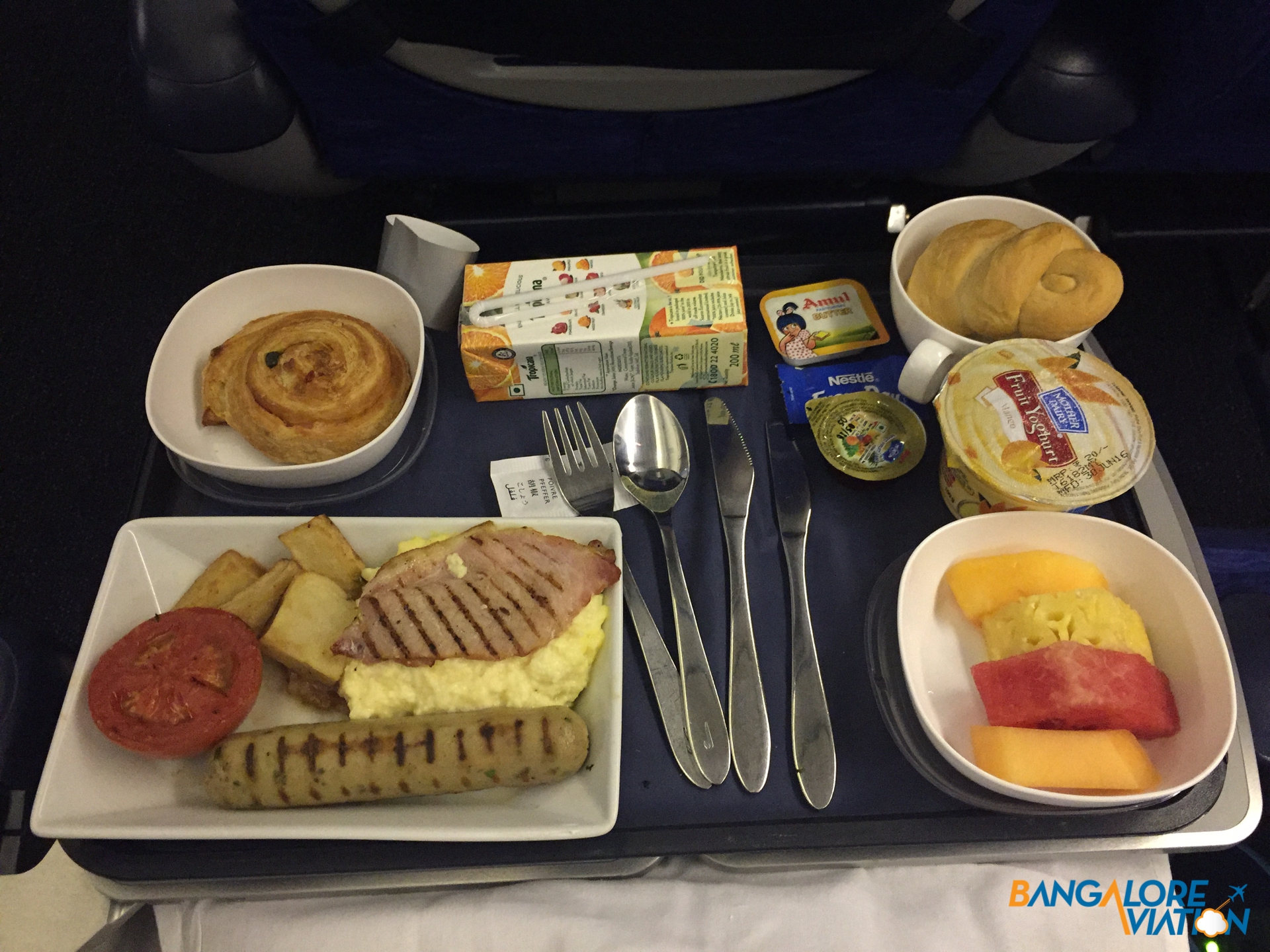 british airways world traveller breakfast