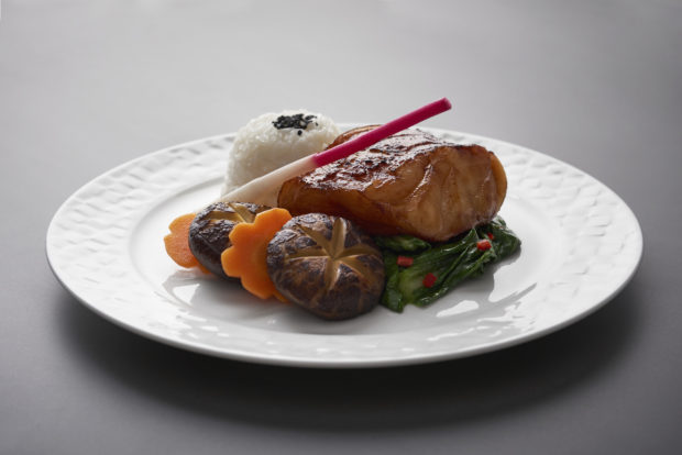 Qatar Airways upgrades first and business class on-board dining